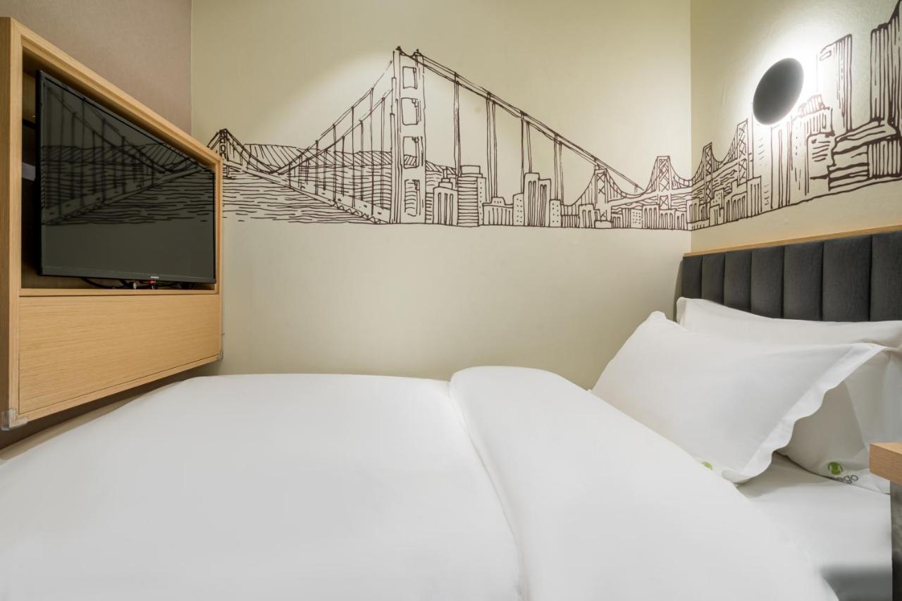 Meego Smart Select Hotel Shanghai Exterior photo